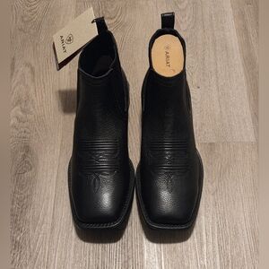 Ariat Men's Booker Ultra Chelsea Boots - Square Toe.